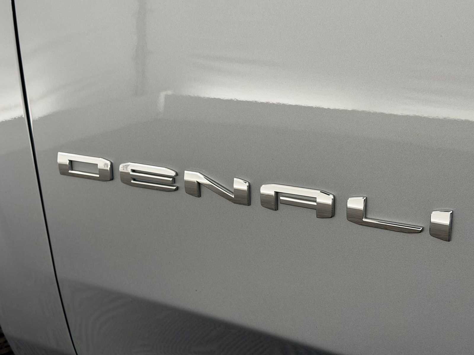 Used 2023 GMC Yukon Denali image 11