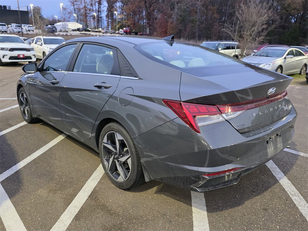 Used 2023 Hyundai Elantra Limited image 4