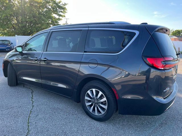 Used 2021 Chrysler Pacifica Touring-L FWD image 4