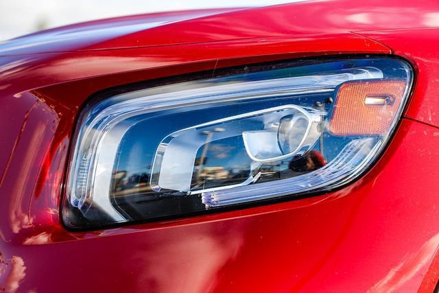 Used 2023 Mercedes-Benz GLB 250 4MATIC image 7