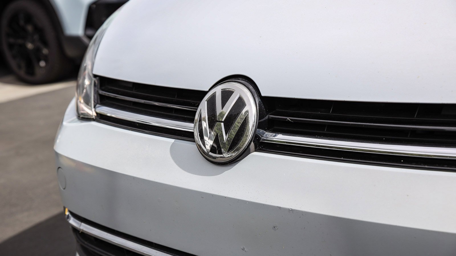 Used 2019 Volkswagen Golf SE image 3