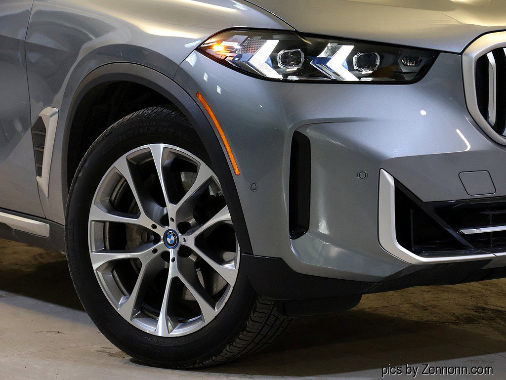Used 2025 BMW X5 xDrive50e w/ Premium Package image 3