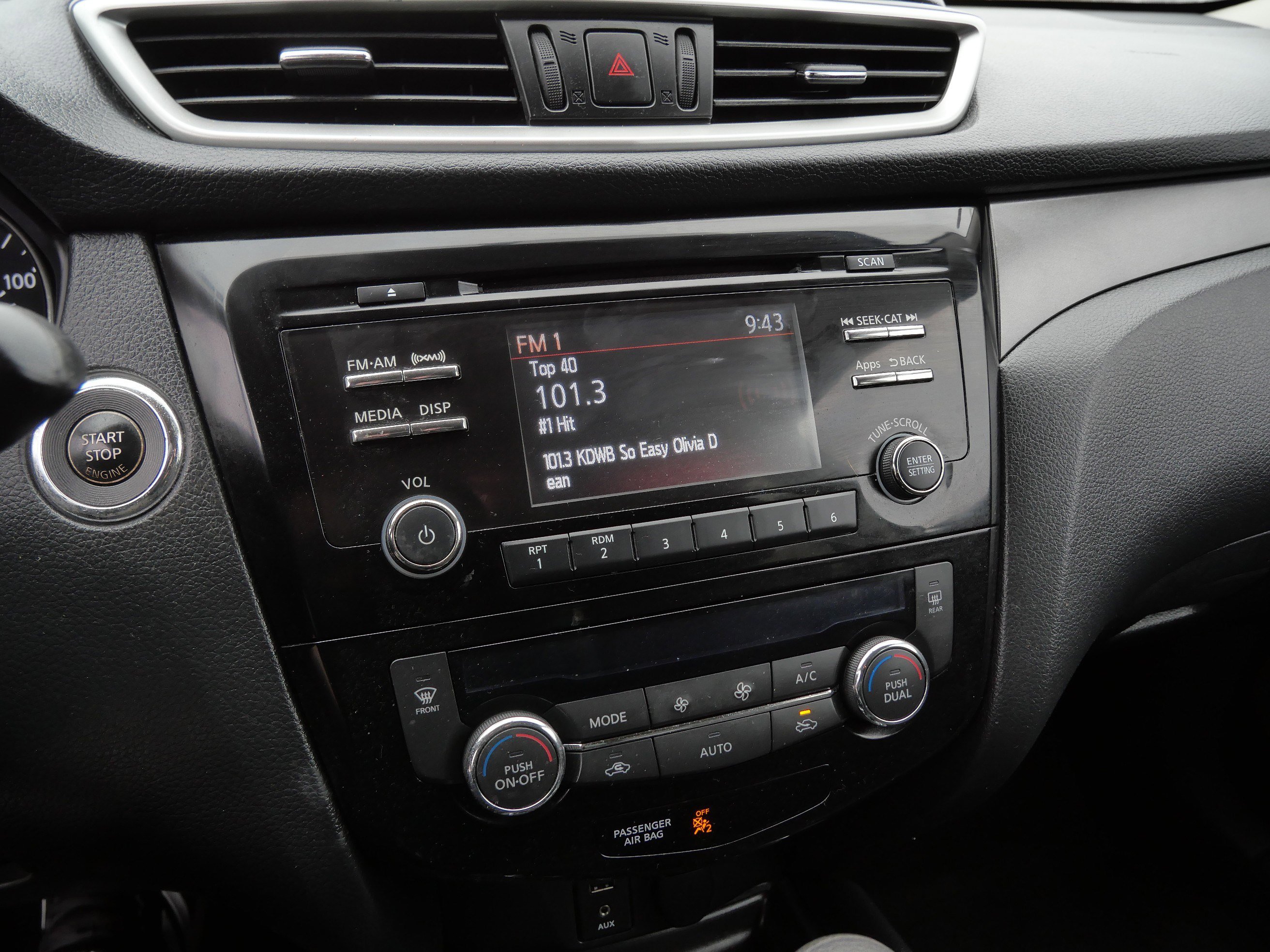 Used 2016 Nissan Rogue SV image 22