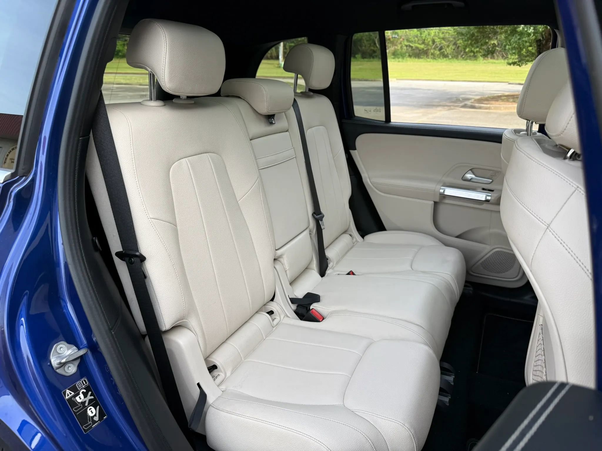 Used 2021 Mercedes-Benz GLB 250 4MATIC w/ Premium Package image 28