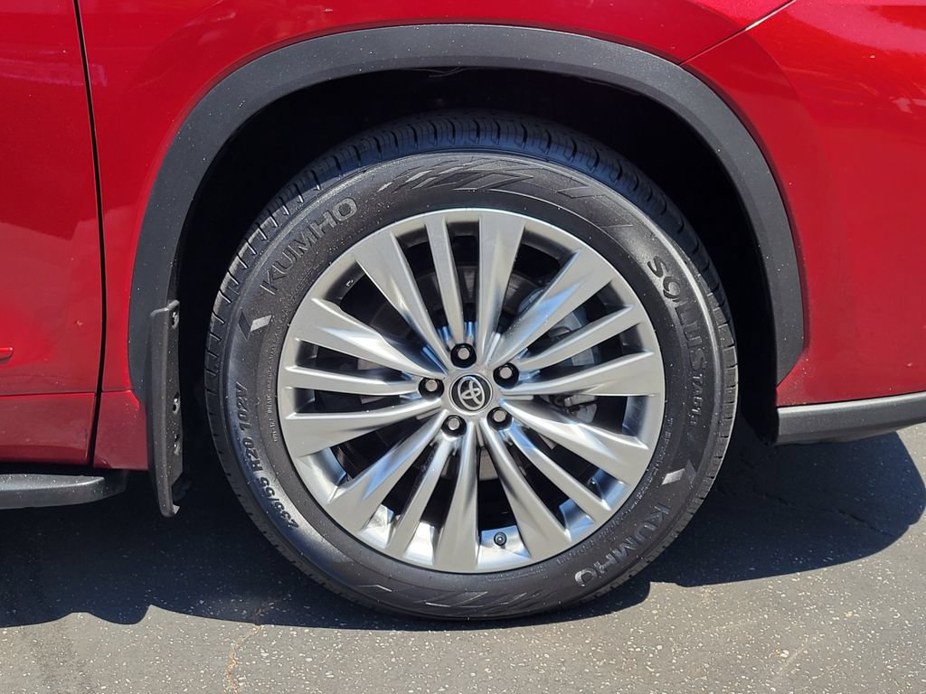 Used 2023 Toyota Highlander Platinum FWD image 30
