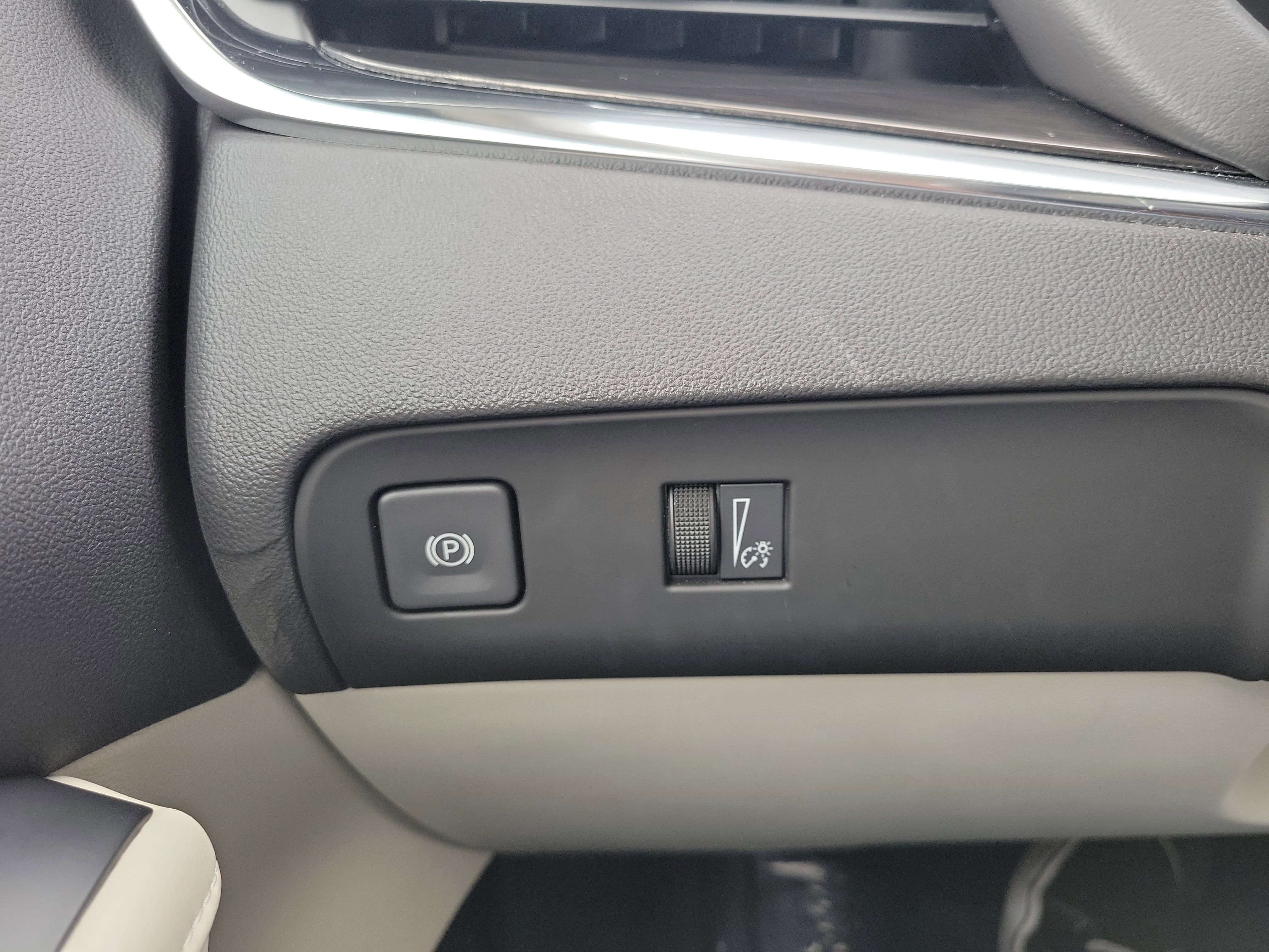 Used 2024 Buick Enclave Essence image 26