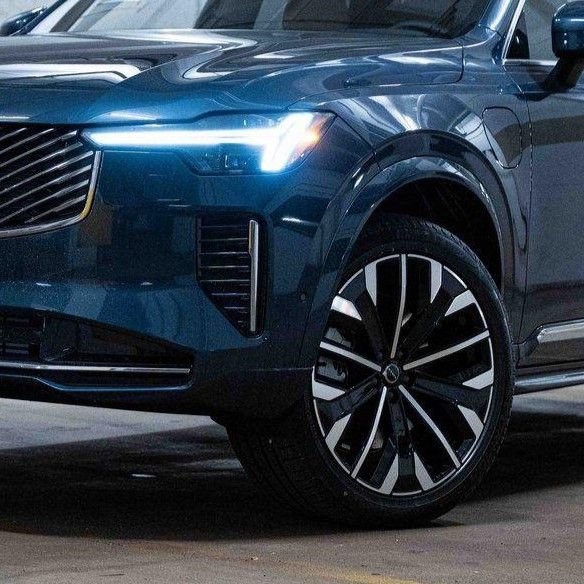 New 2026 Volvo XC90 T8 Ultra w/ Protection Package Premier AWD/4WD image 3