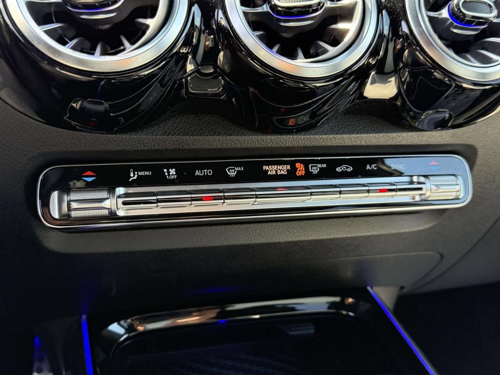 Used 2023 Mercedes-Benz GLB 250 4MATIC image 31