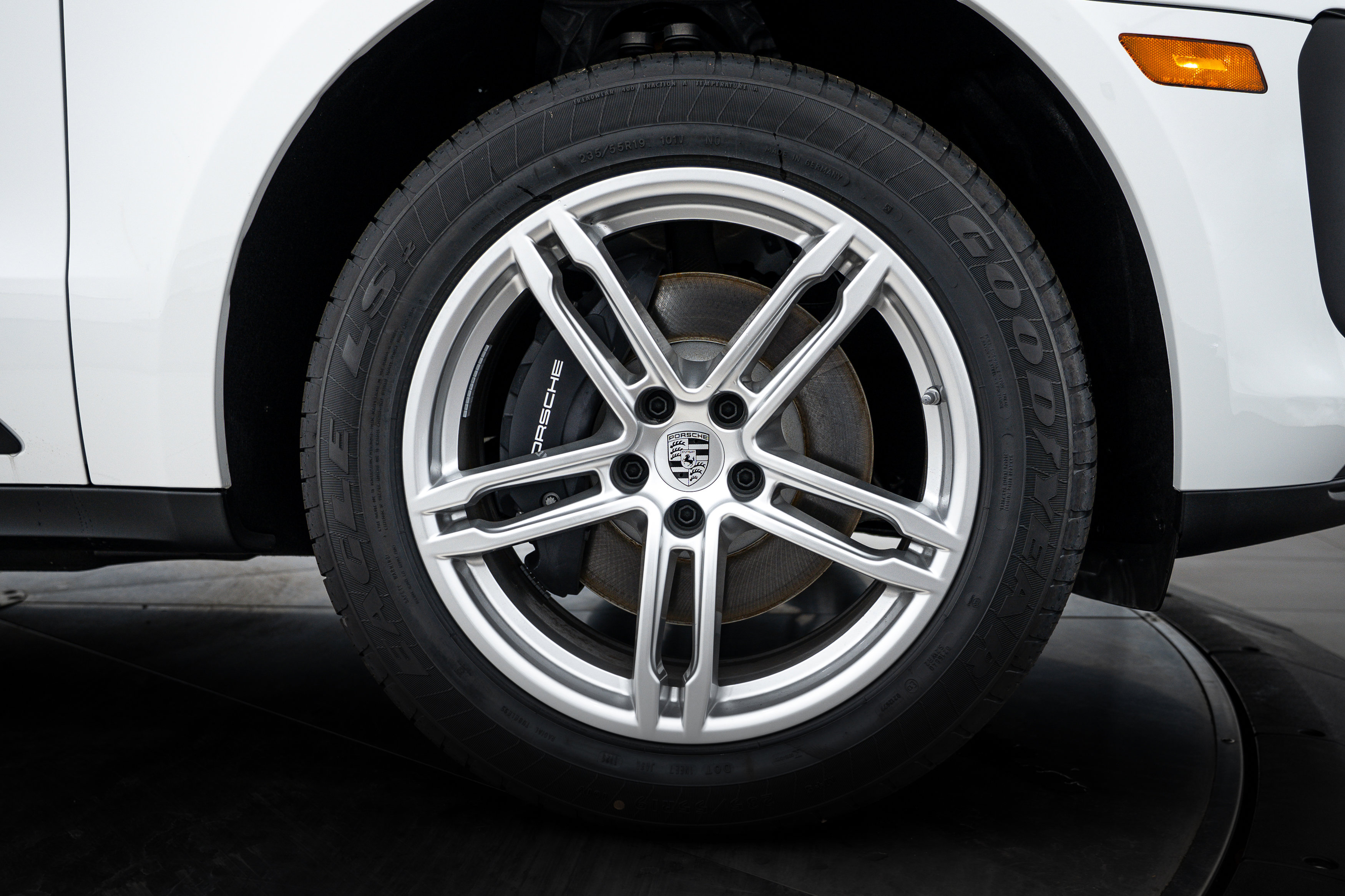 New 2026 Porsche Macan image 11