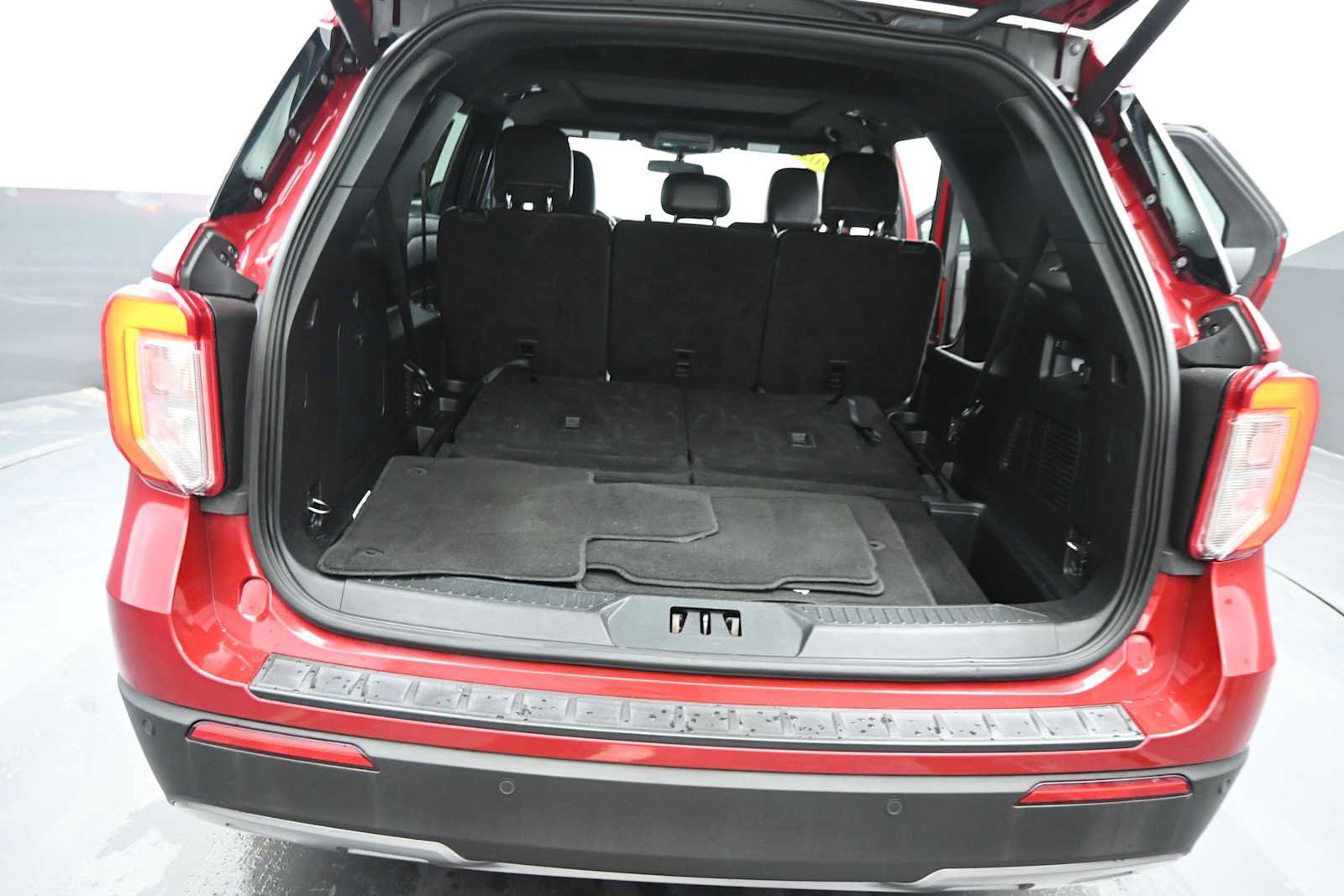 Used 2020 Ford Explorer XLT w/ Equipment Group 202A AWD/4WD image 14
