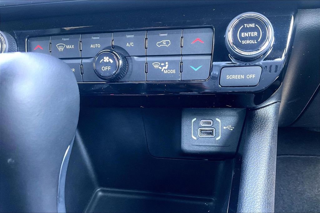 Used 2025 Jeep Compass Limited image 31