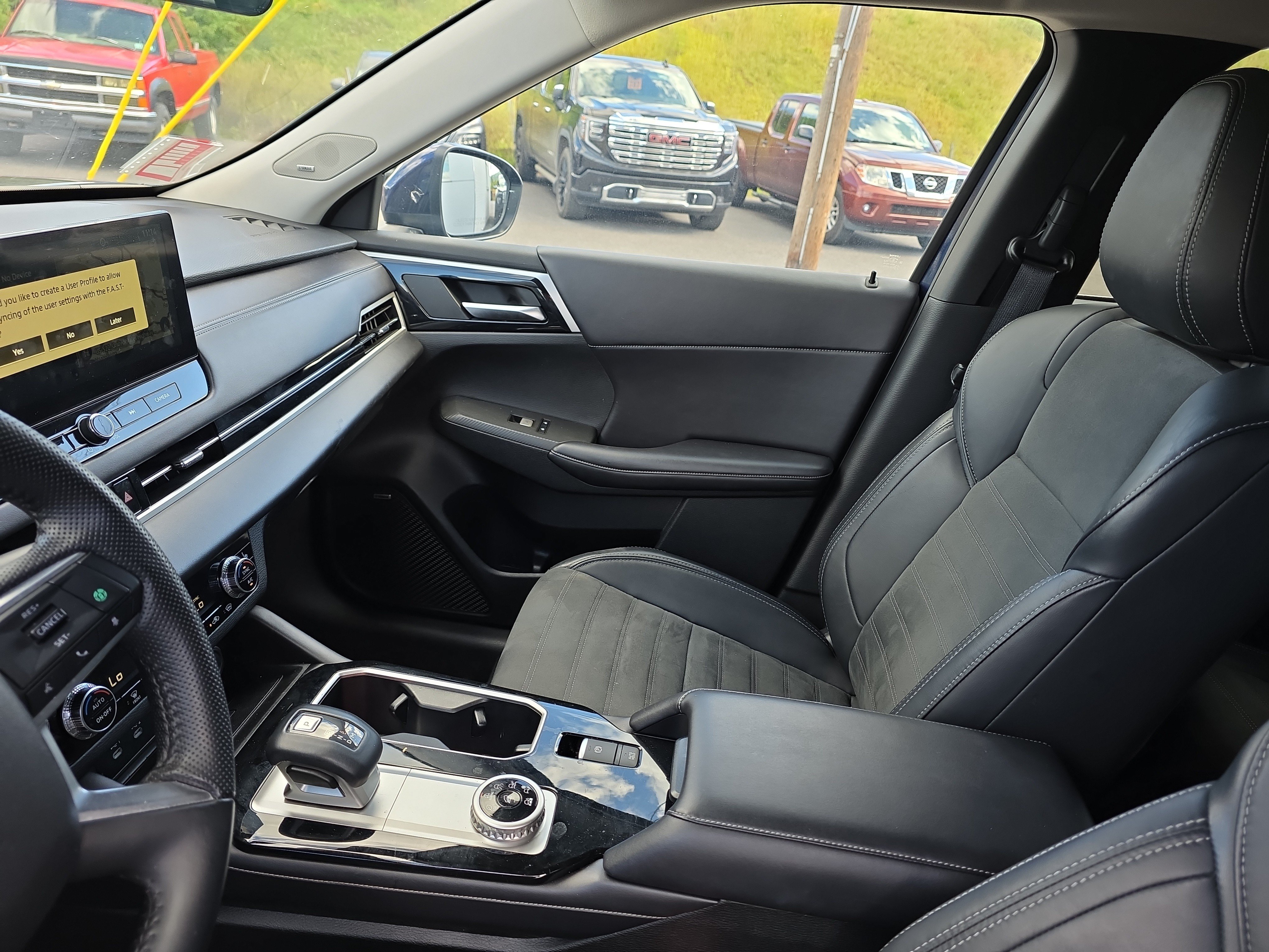 Used 2025 Mitsubishi Outlander SE AWD/4WD image 23