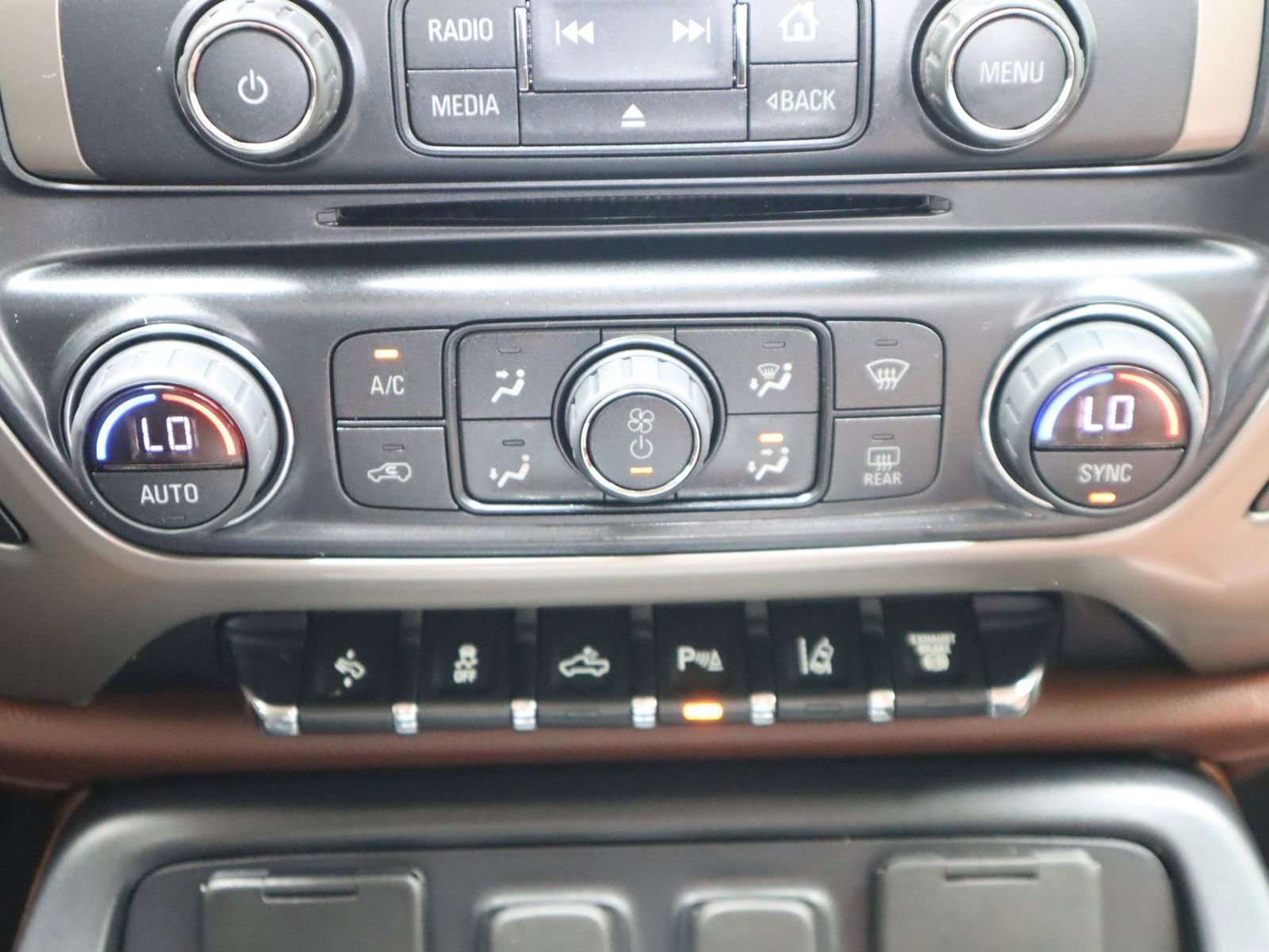 Used 2019 Chevrolet Silverado 2500 High Country w/ Duramax Plus Package AWD/4WD image 40