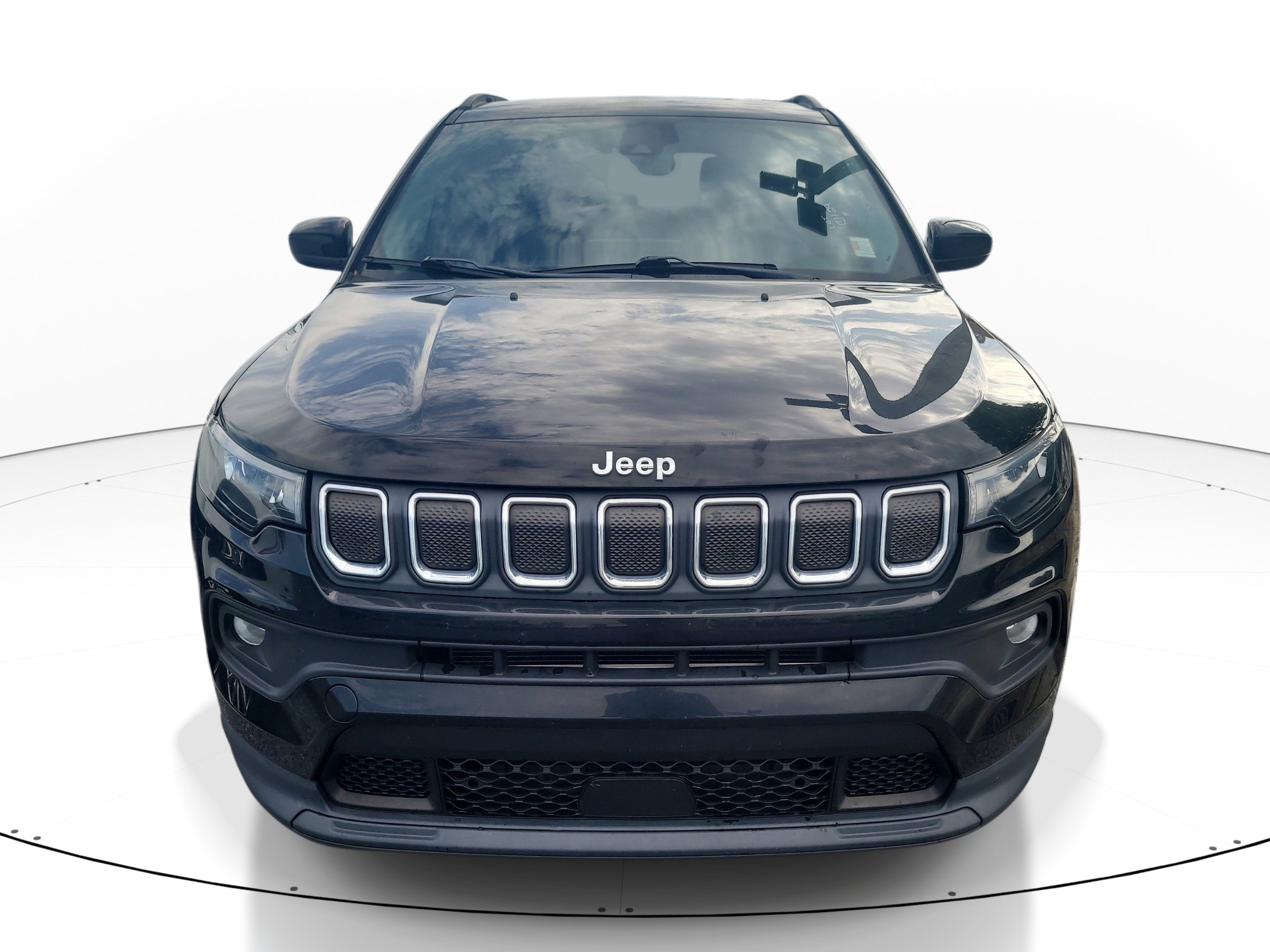 Used 2022 Jeep Compass Latitude FWD image 2