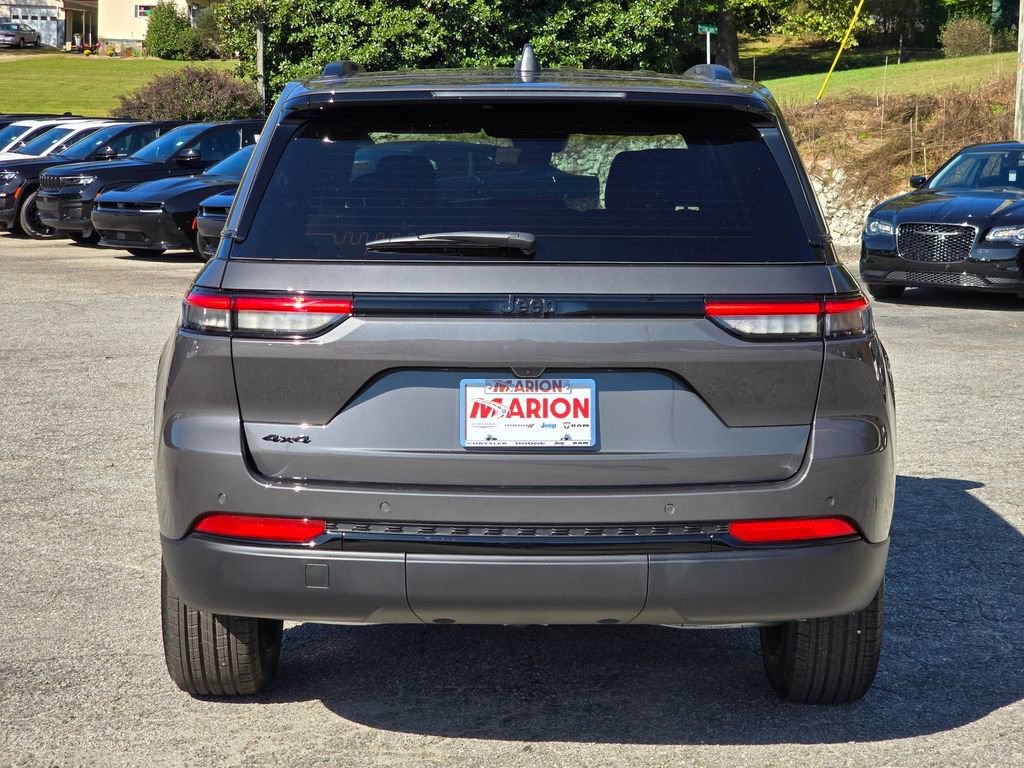 New 2025 Jeep Grand Cherokee Altitude image 18