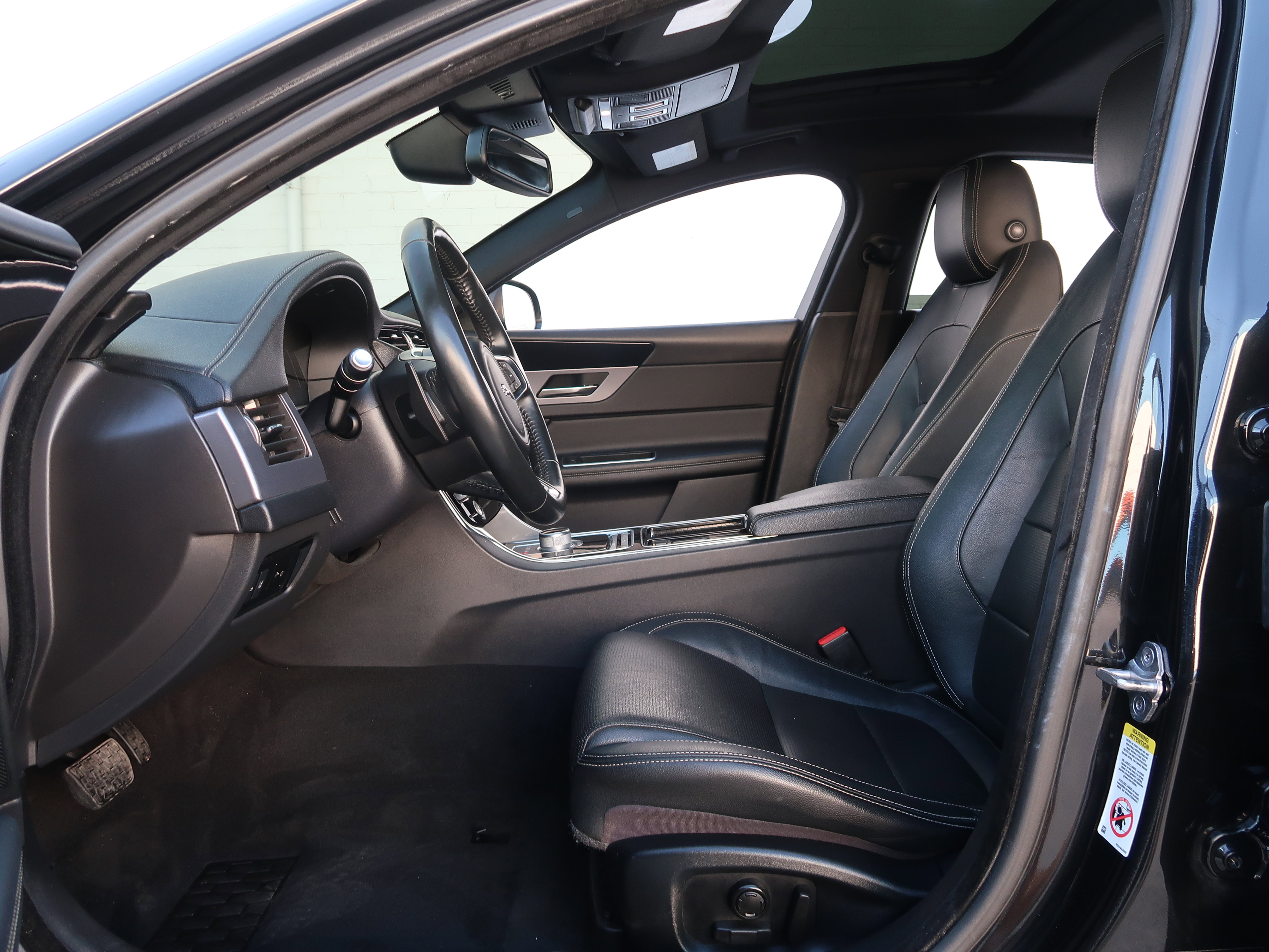 Used 2016 Jaguar XF R-Sport RWD image 36