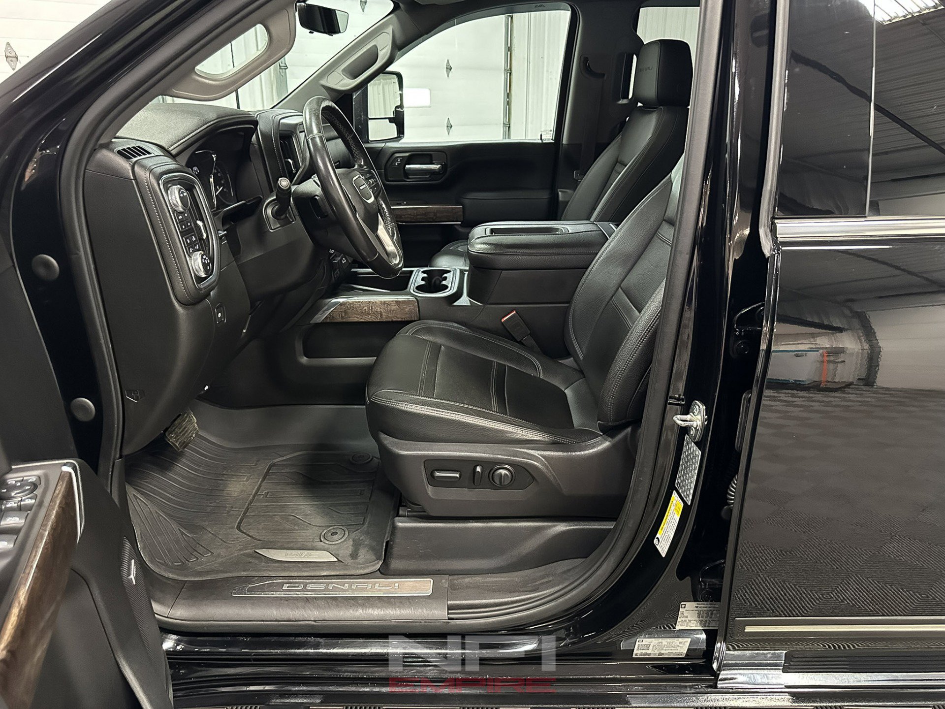 Used 2021 GMC Sierra 3500 Denali w/ Denali Ultimate Package image 35