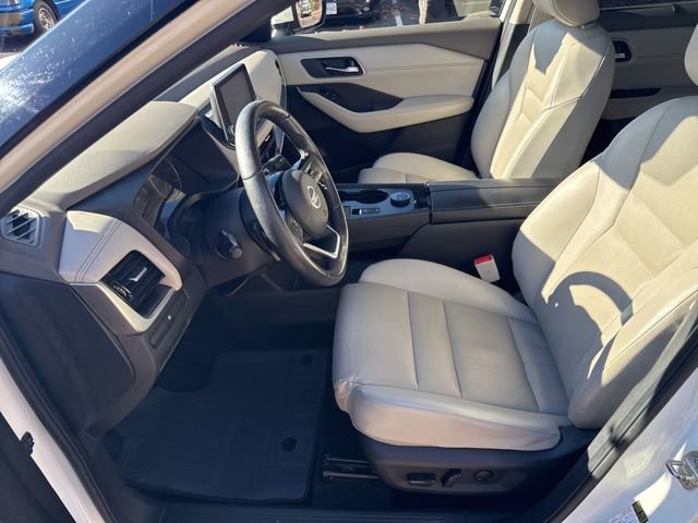 Used 2021 Nissan Rogue SV w/ Premium Package image 11