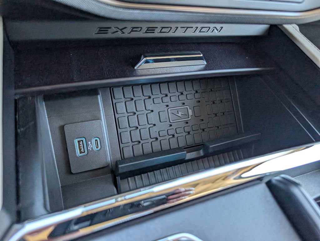 Used 2024 Ford Expedition Platinum image 22