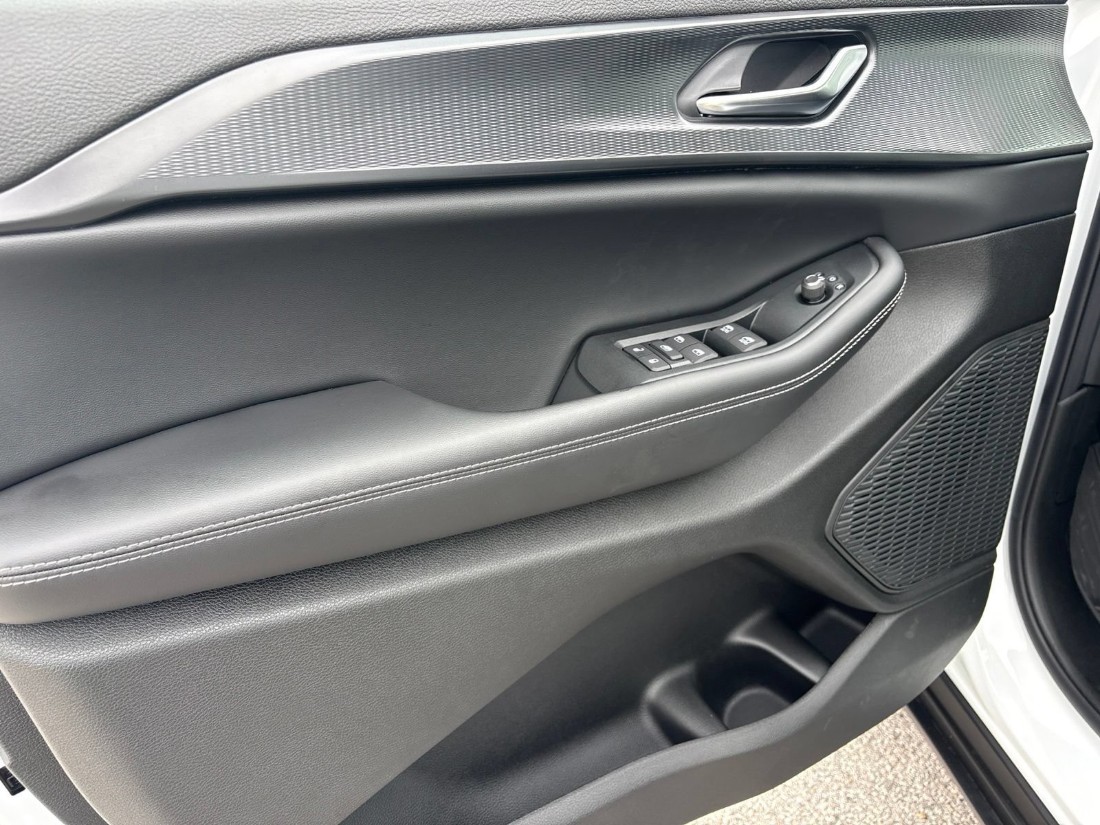New 2026 Jeep Grand Cherokee L Laredo RWD image 9