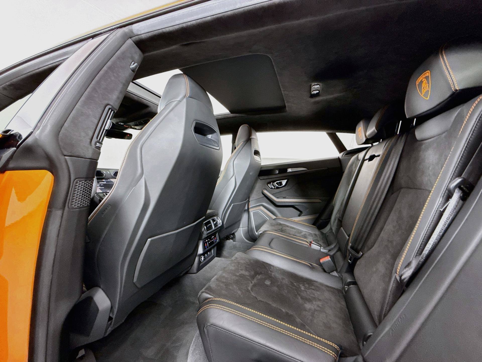 Used 2022 Lamborghini Urus AWD/4WD image 35