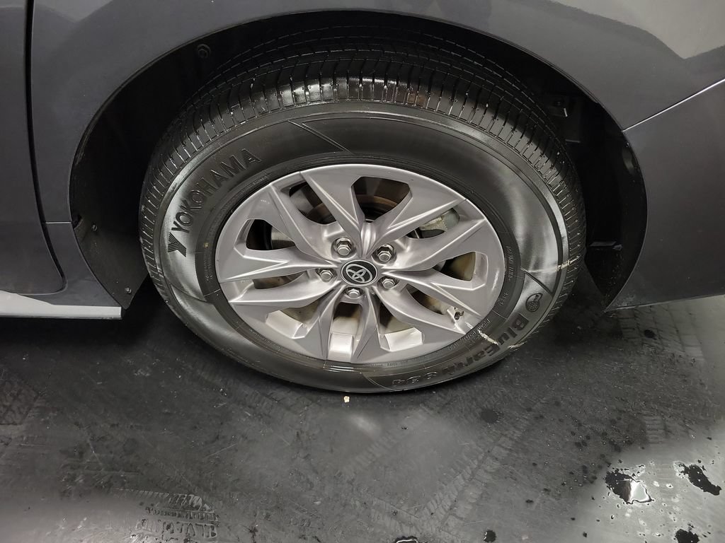 Used 2025 Toyota Sienna XLE w/ XLE Plus Package FWD image 10