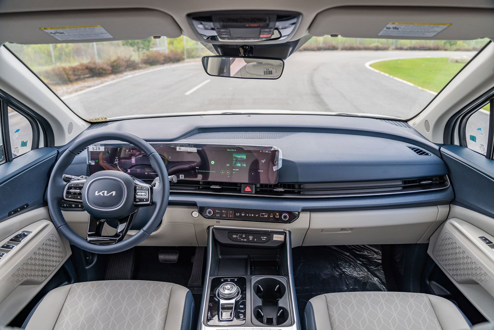 New 2026 Kia Carnival EX image 17