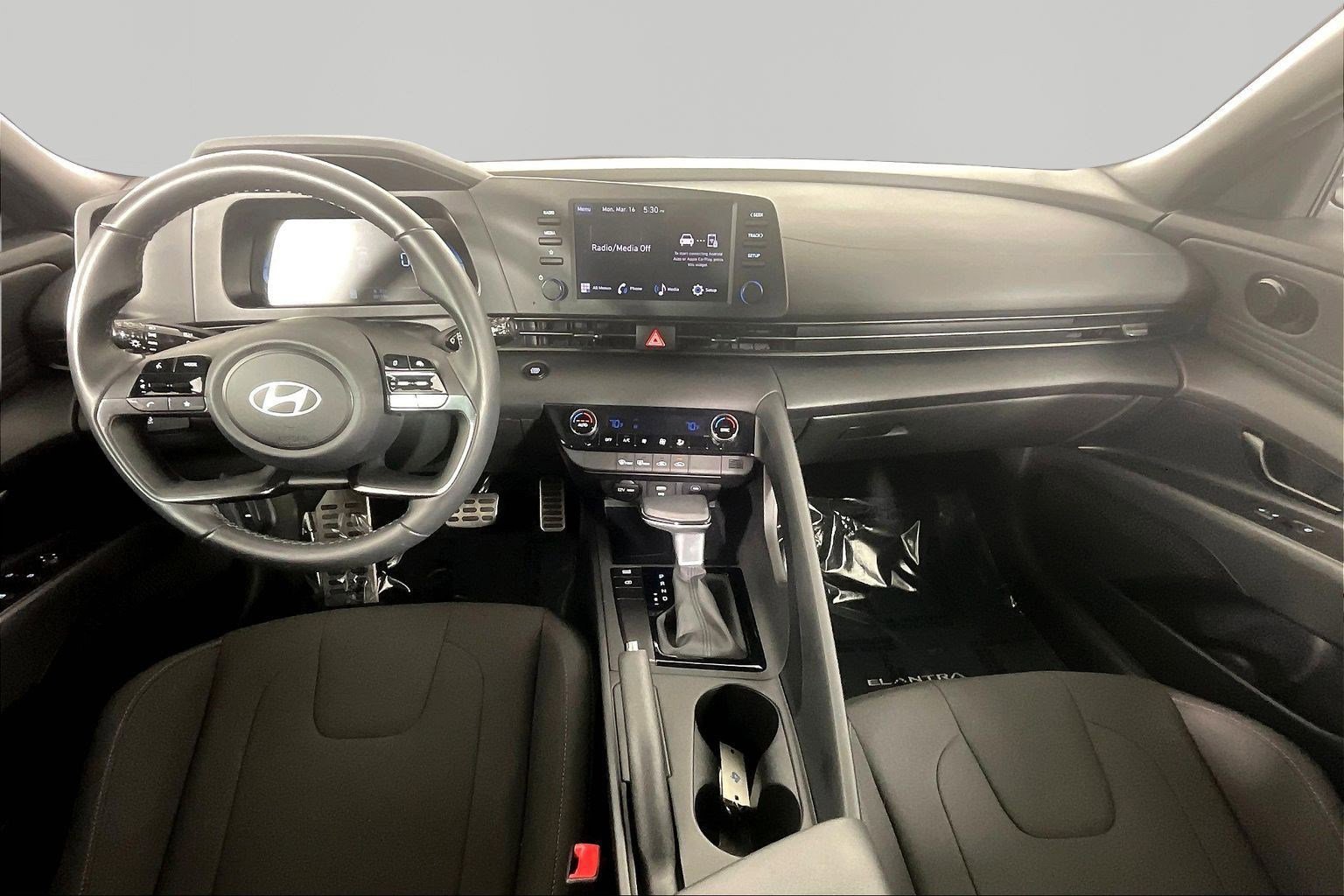 Used 2025 Hyundai Elantra Sport image 7