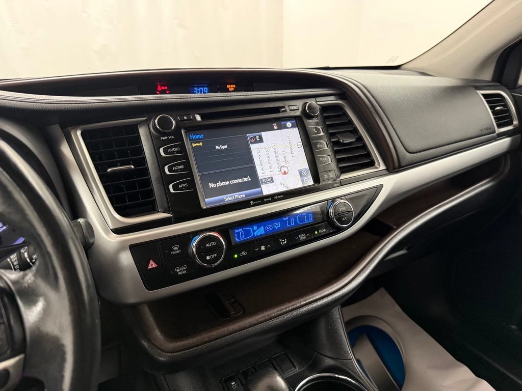 Used 2018 Toyota Highlander XLE FWD image 13