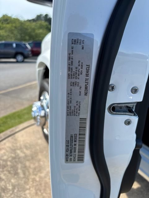 New 2026 RAM 4500 4x4 Crew Cab DRW w/ Laramie Trim Package image 31