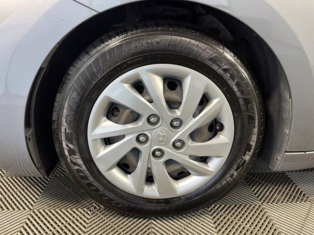 Used 2019 Hyundai Elantra SE FWD image 11