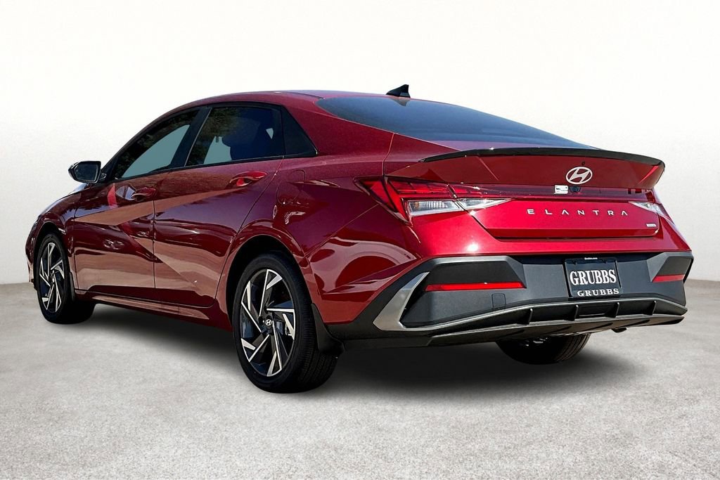 New 2025 Hyundai Elantra SEL image 5