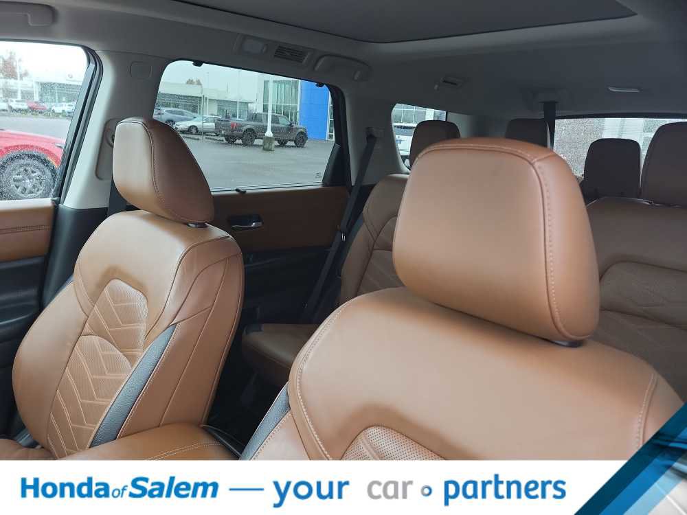 Used 2022 Nissan Pathfinder Platinum w/ Cargo Package image 36