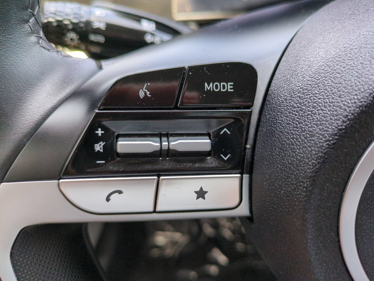 Used 2025 Hyundai Elantra Limited FWD image 25