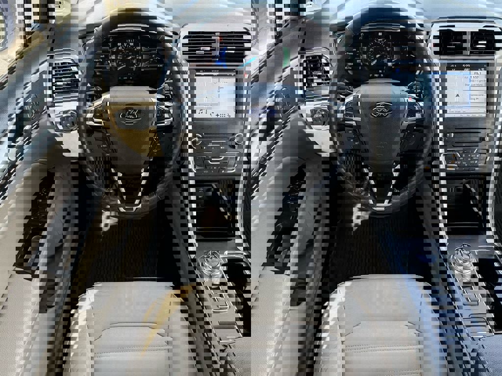 Used 2017 Ford Fusion SE w/ Fusion SE Technology Package image 17