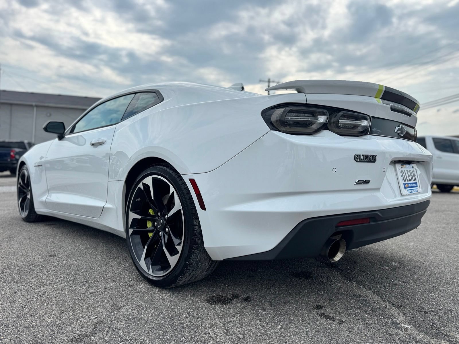 Used 2021 Chevrolet Camaro SS RWD image 4