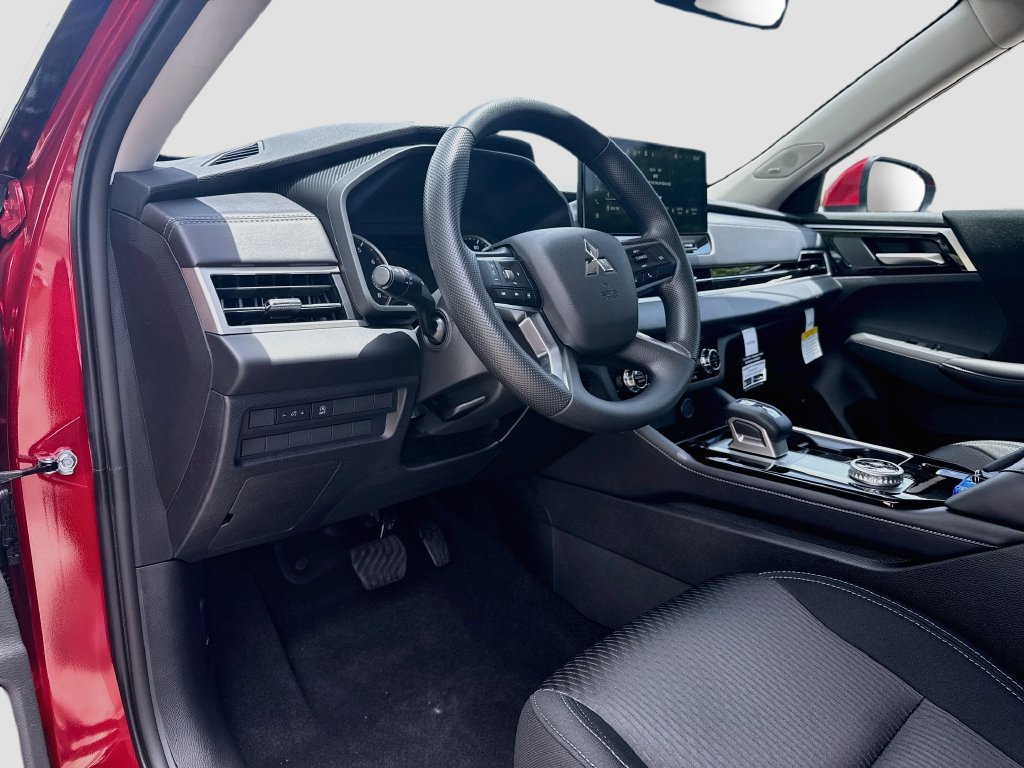 New 2026 Mitsubishi Outlander ES FWD image 9