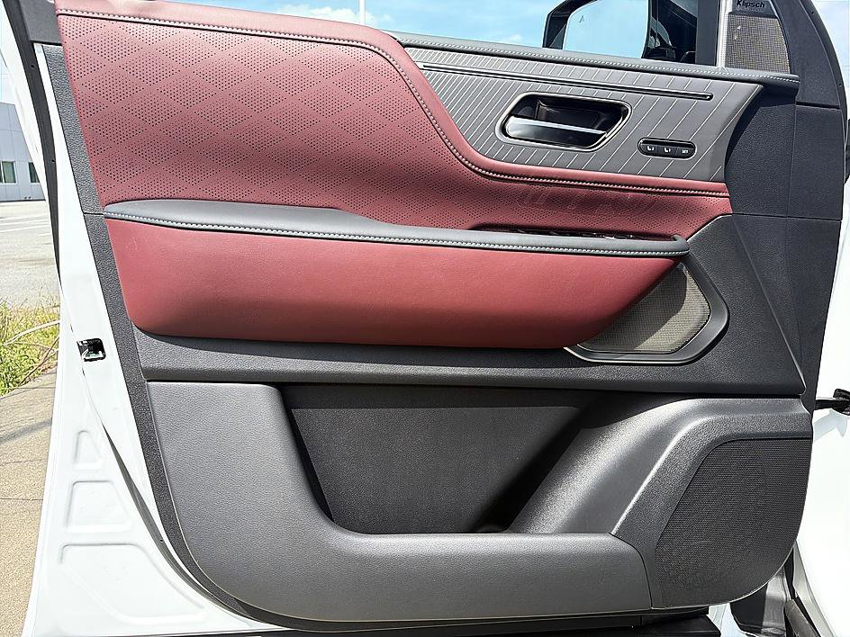 New 2026 INFINITI QX80 Autograph image 8