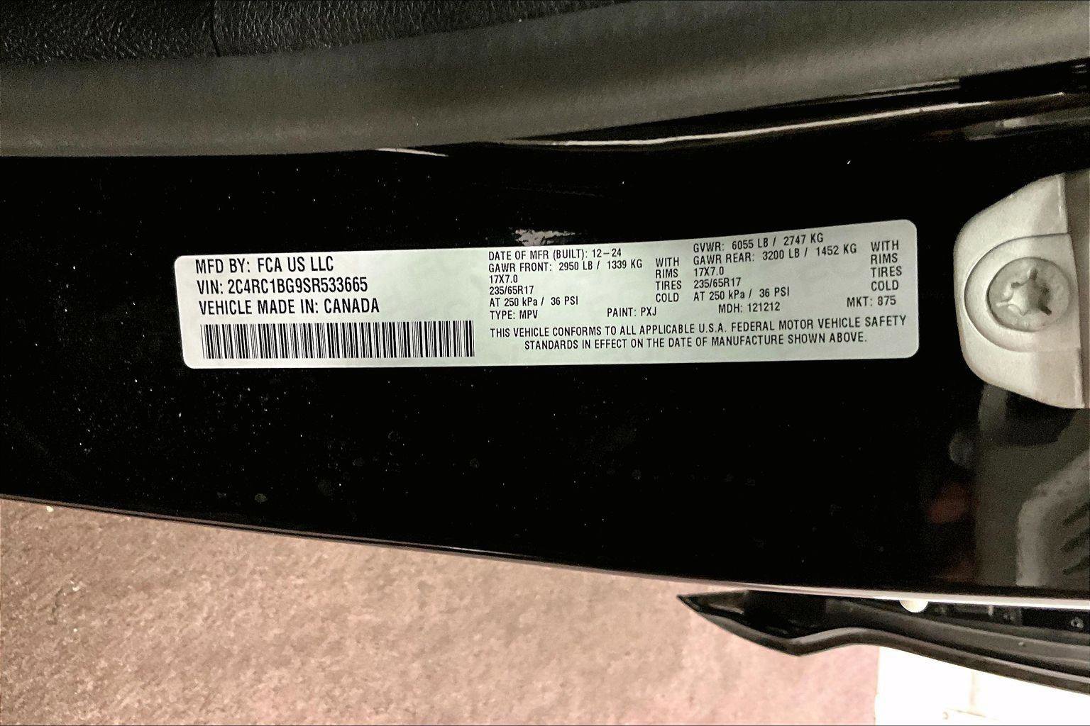 Used 2025 Chrysler Pacifica Select image 33