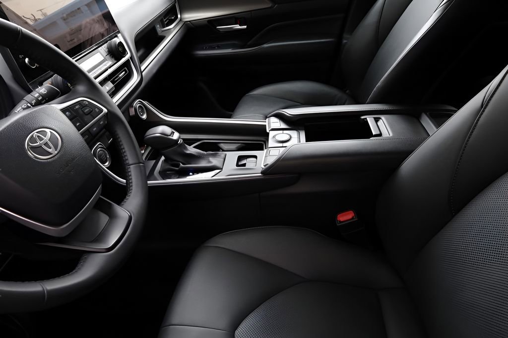 Certified 2025 Toyota Grand Highlander AWD image 41