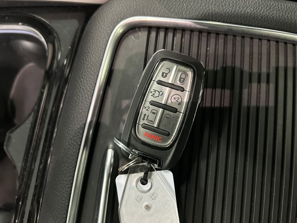 Used 2024 Chrysler Pacifica Limited image 22