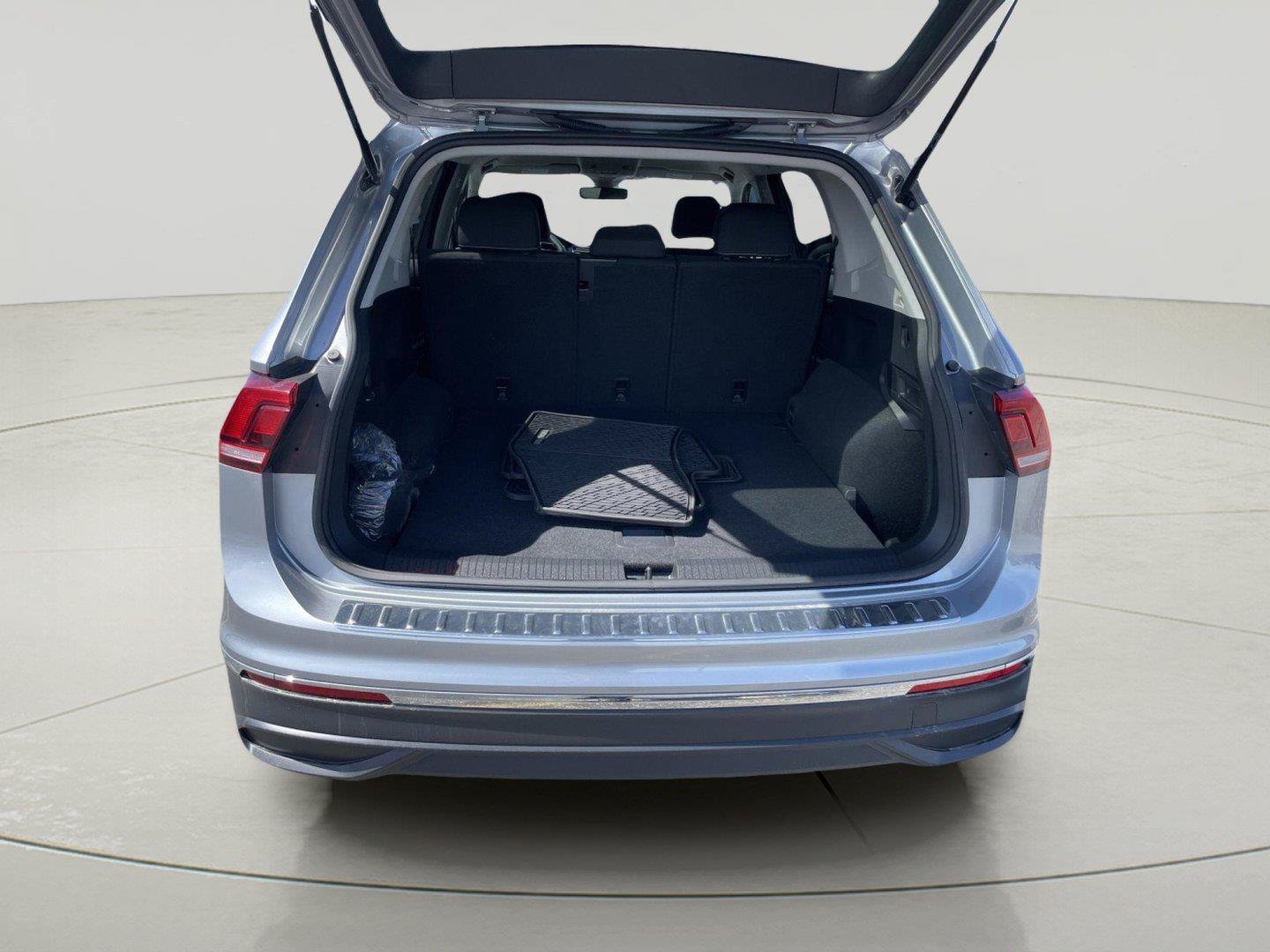 Used 2024 Volkswagen Tiguan S AWD/4WD image 9