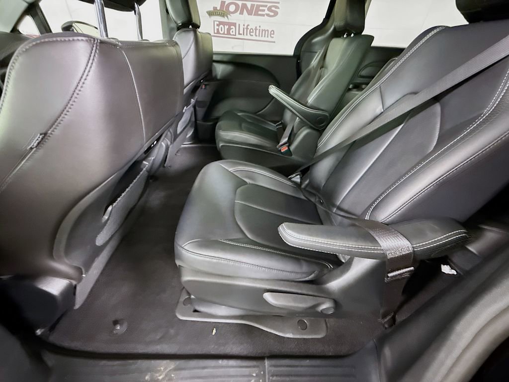 Used 2025 Chrysler Pacifica Select FWD image 26
