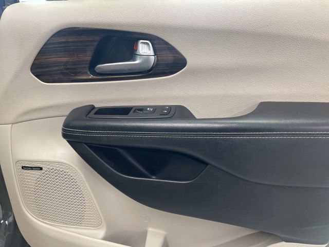 Used 2021 Chrysler Pacifica Limited w/ Premium & Safety Sphere Group AWD/4WD image 32