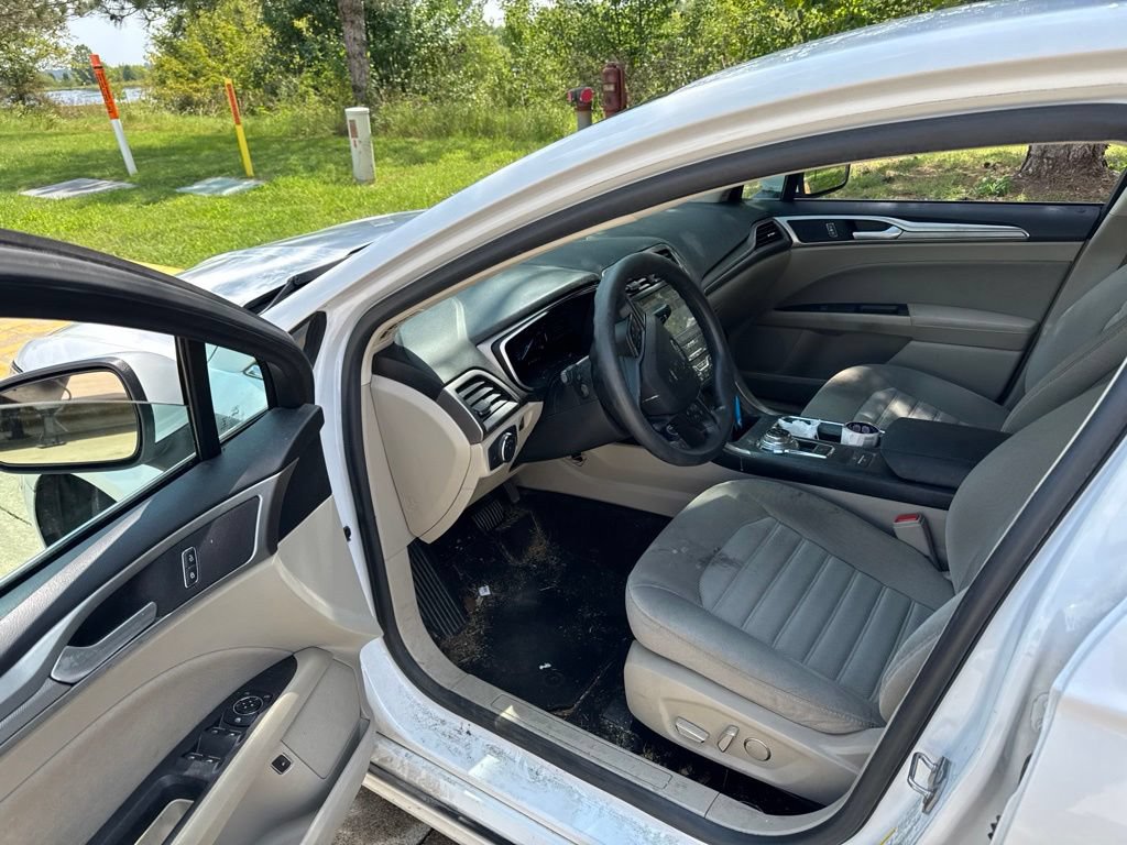 Used 2019 Ford Fusion SE FWD image 2