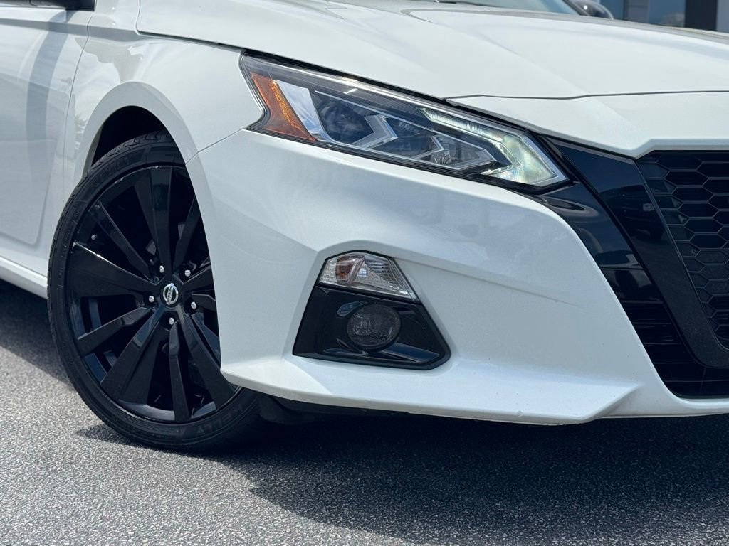 Used 2022 Nissan Altima 2.5 SR w/ Midnight Edition Package FWD image 3