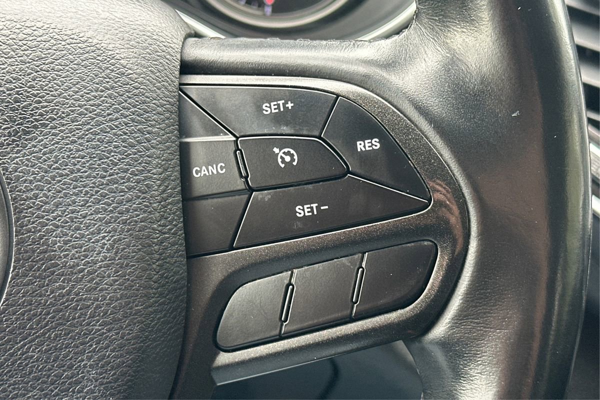 Used 2019 Jeep Cherokee Trailhawk w/ Cold Weather Group image 34