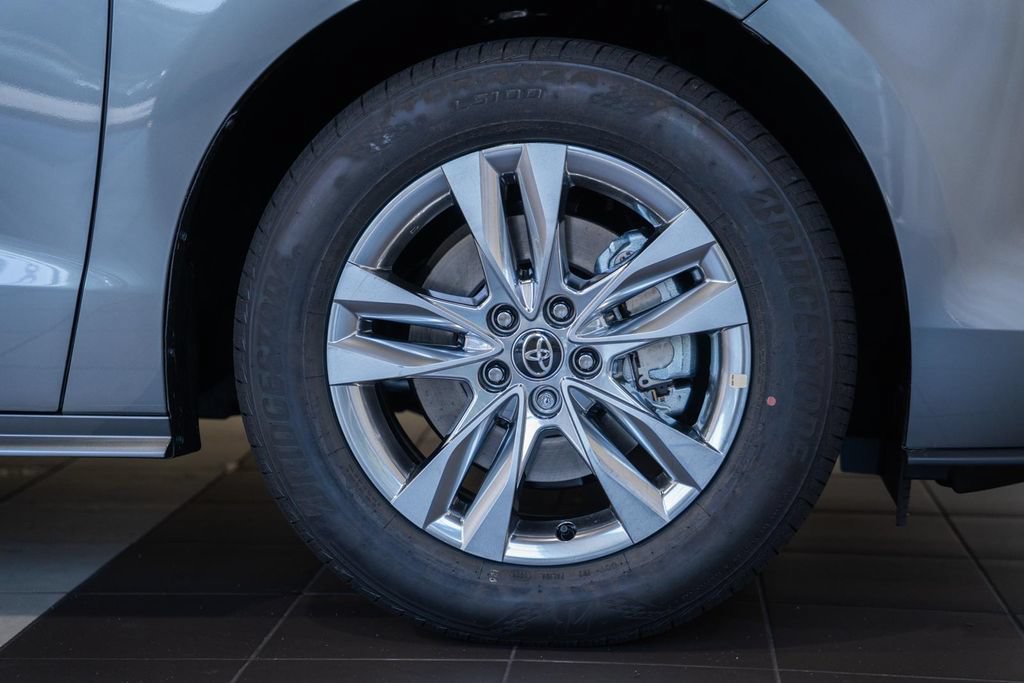 New 2026 Toyota Sienna XLE AWD/4WD image 16