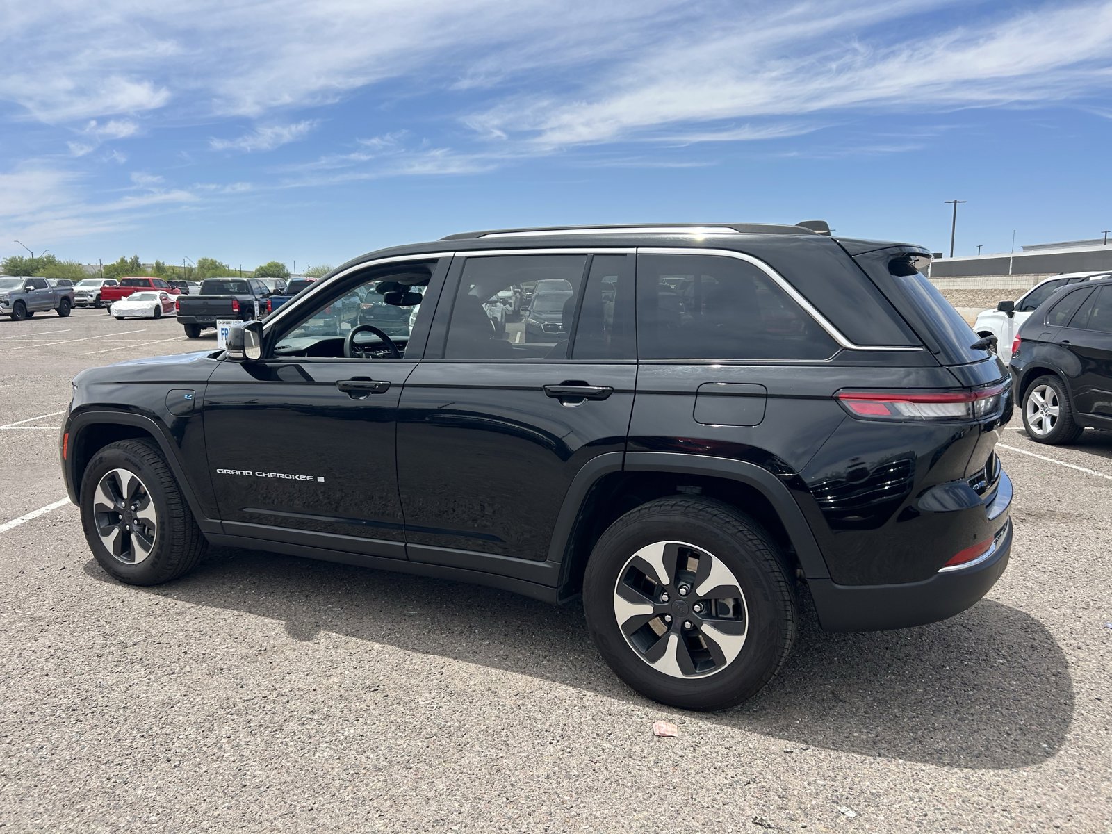 Used 2024 Jeep Grand Cherokee Limited 4xe AWD/4WD image 3
