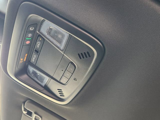 Used 2023 Chevrolet Traverse LT FWD image 25